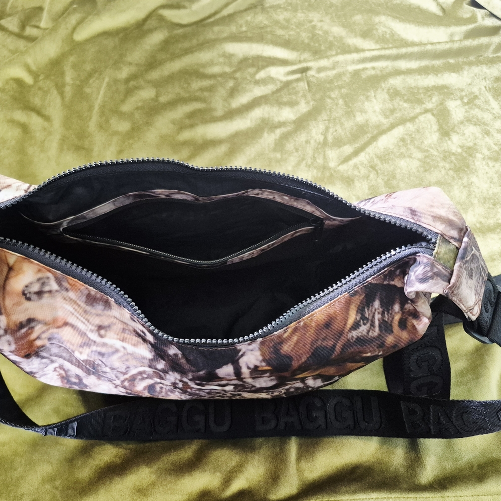 BAGGU Photo Forest Medium Crescent Crossbody Bag - Picture 4 of 9